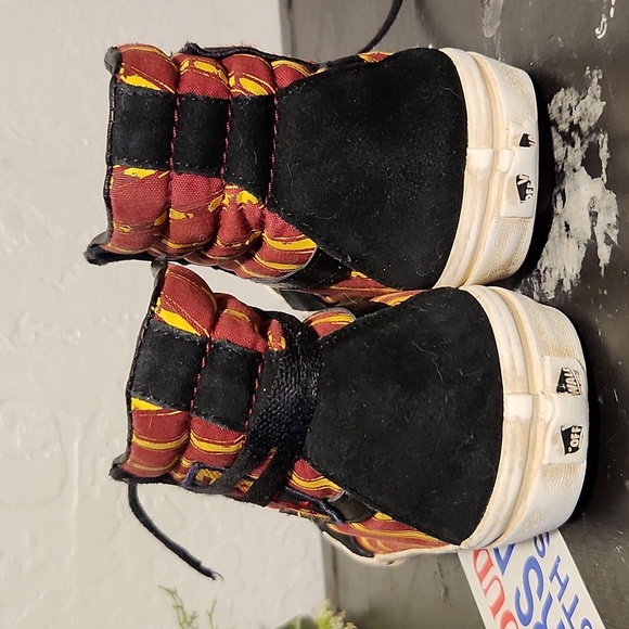 VANS x Harry Potter Gryffindor Thrashed Sk8 Shoe 7.5 Men's 9 Womens - Picture 7 of 15